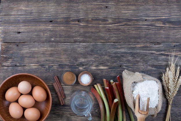 Kuchnia z narzędziami i składnikami